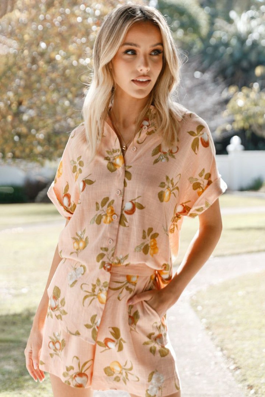 Clothing * | Petal & Pup Hot Sale Cecily Short Sleeve Button Down Top Pink Floral